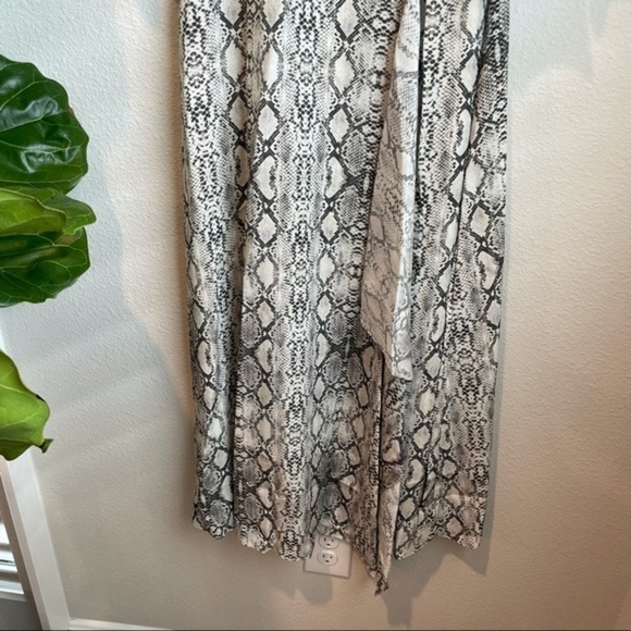 LES REVERIES Flutter Sleeve Long Wrap Dress - Picture 12 of 13